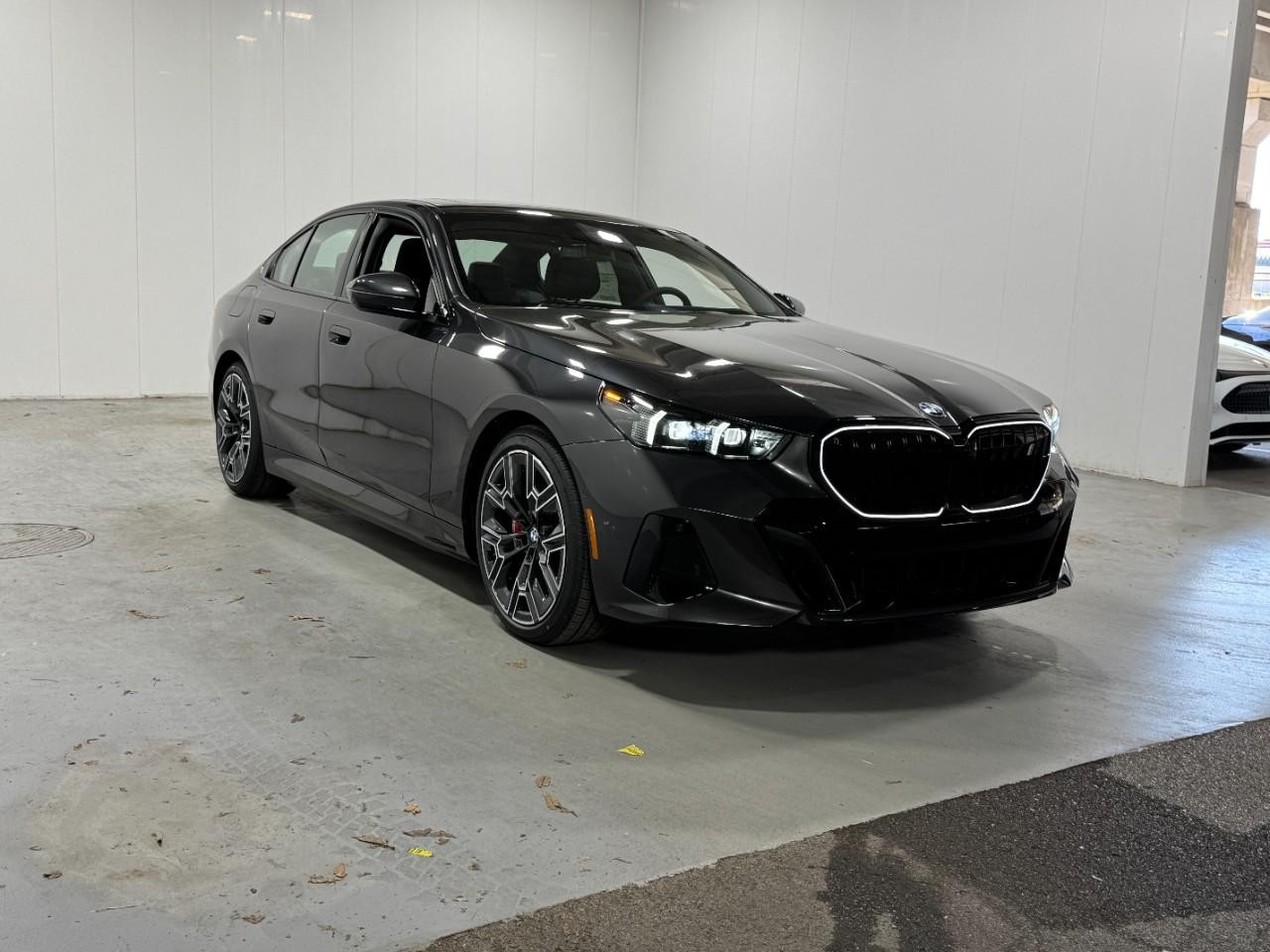 BMW i5 Vehicle Full-screen Gallery Image 6