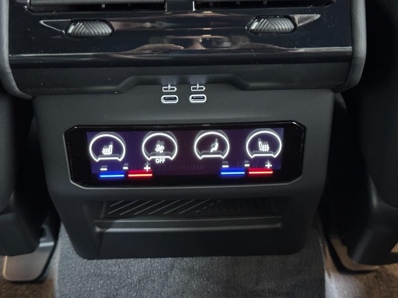 BMW i5 Vehicle Full-screen Gallery Image 11