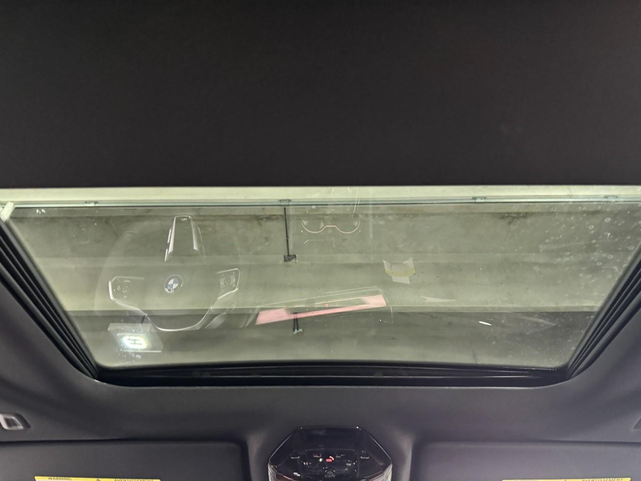 BMW i5 Vehicle Full-screen Gallery Image 12