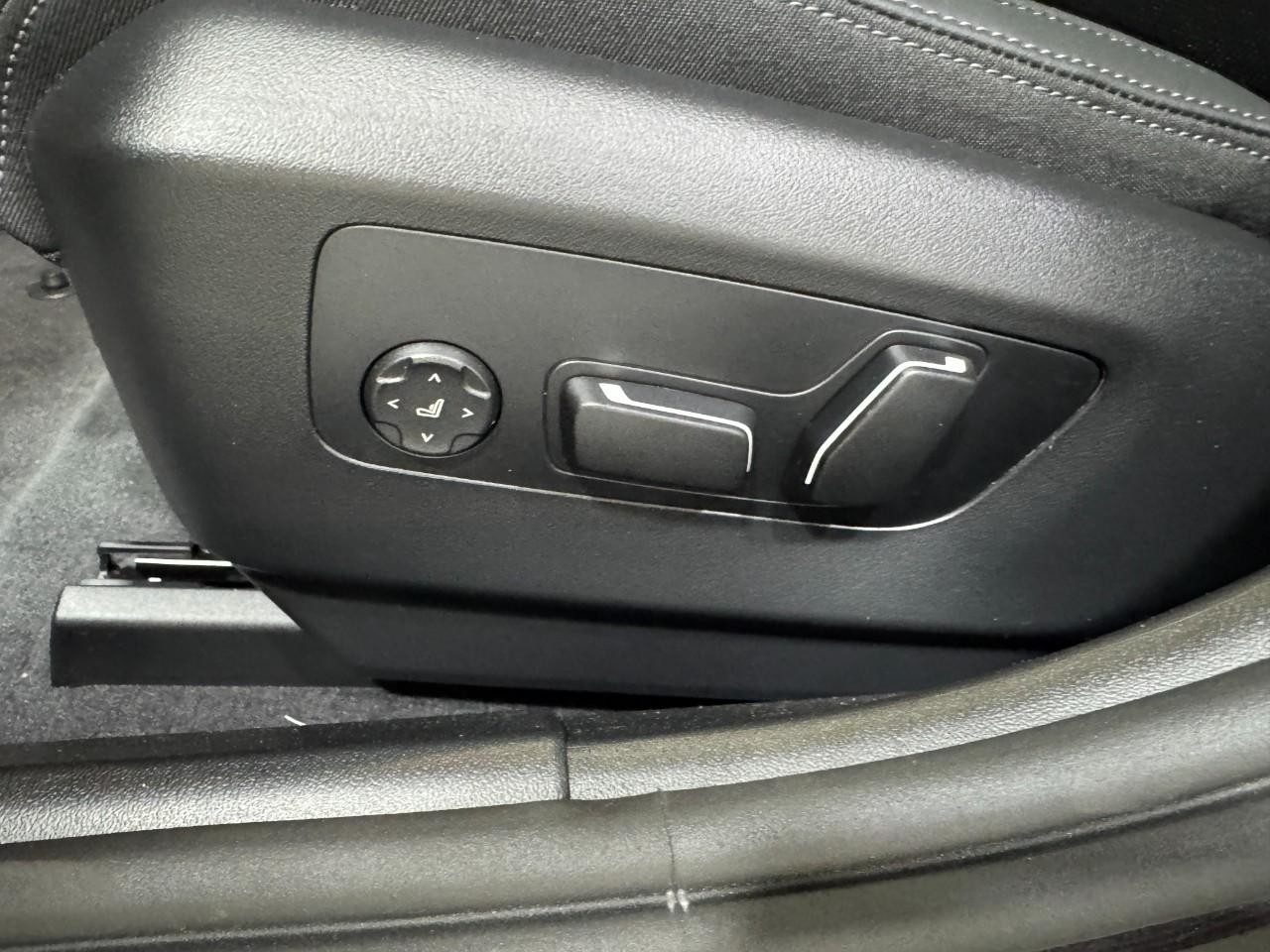 BMW i5 Vehicle Full-screen Gallery Image 28