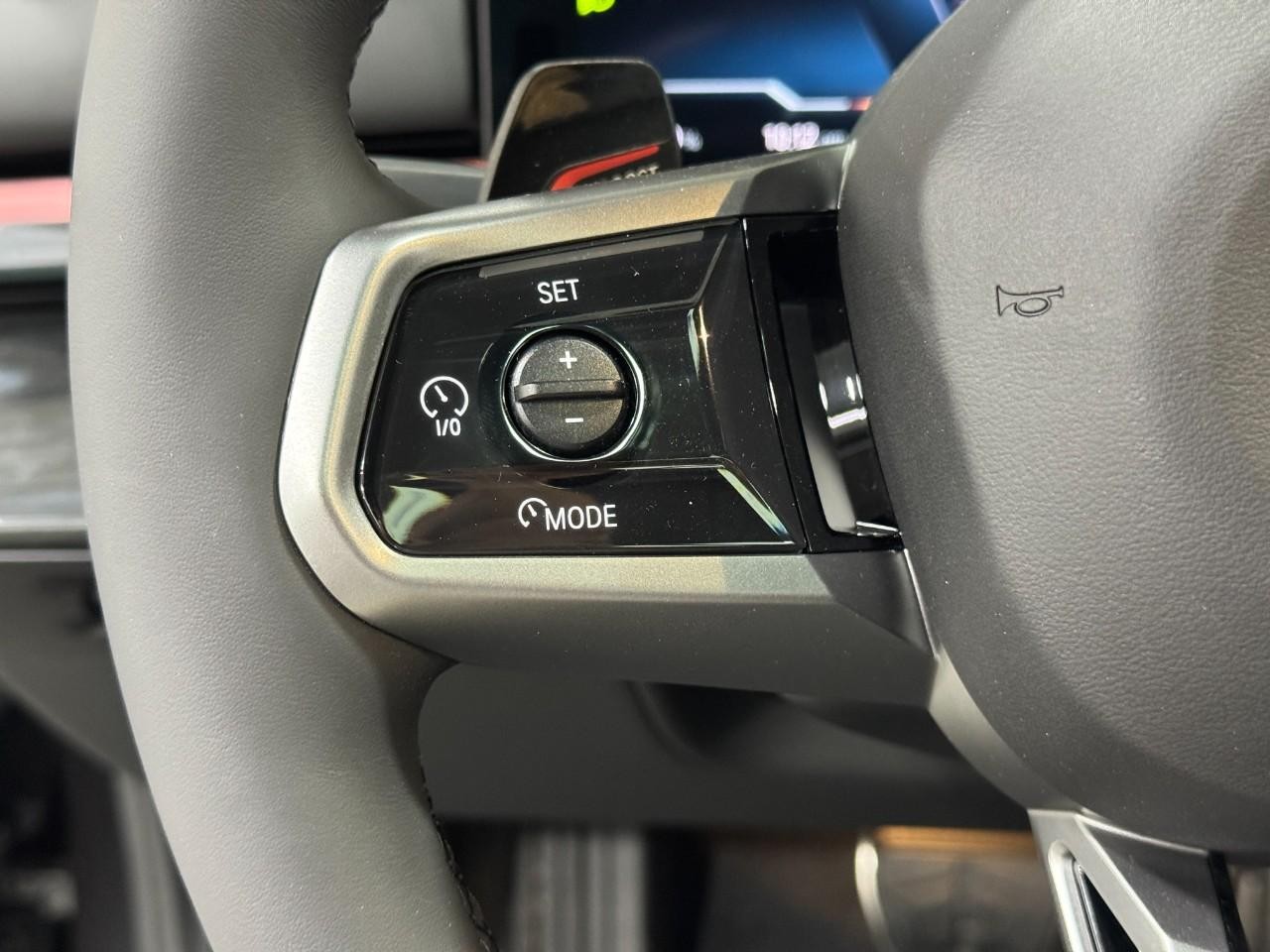 BMW i5 Vehicle Full-screen Gallery Image 30