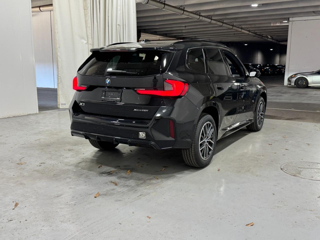 BMW X1 Vehicle Full-screen Gallery Image 4