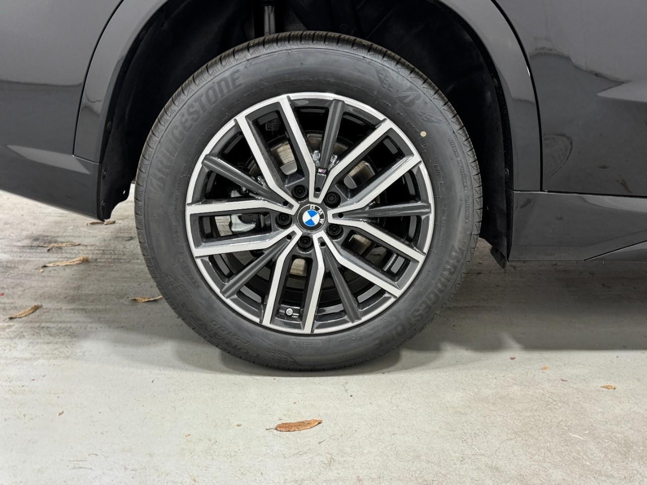 BMW X1 Vehicle Full-screen Gallery Image 5