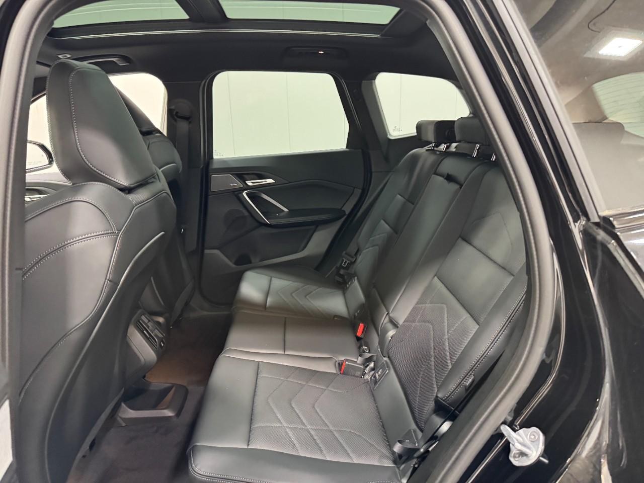 BMW X1 Vehicle Full-screen Gallery Image 8