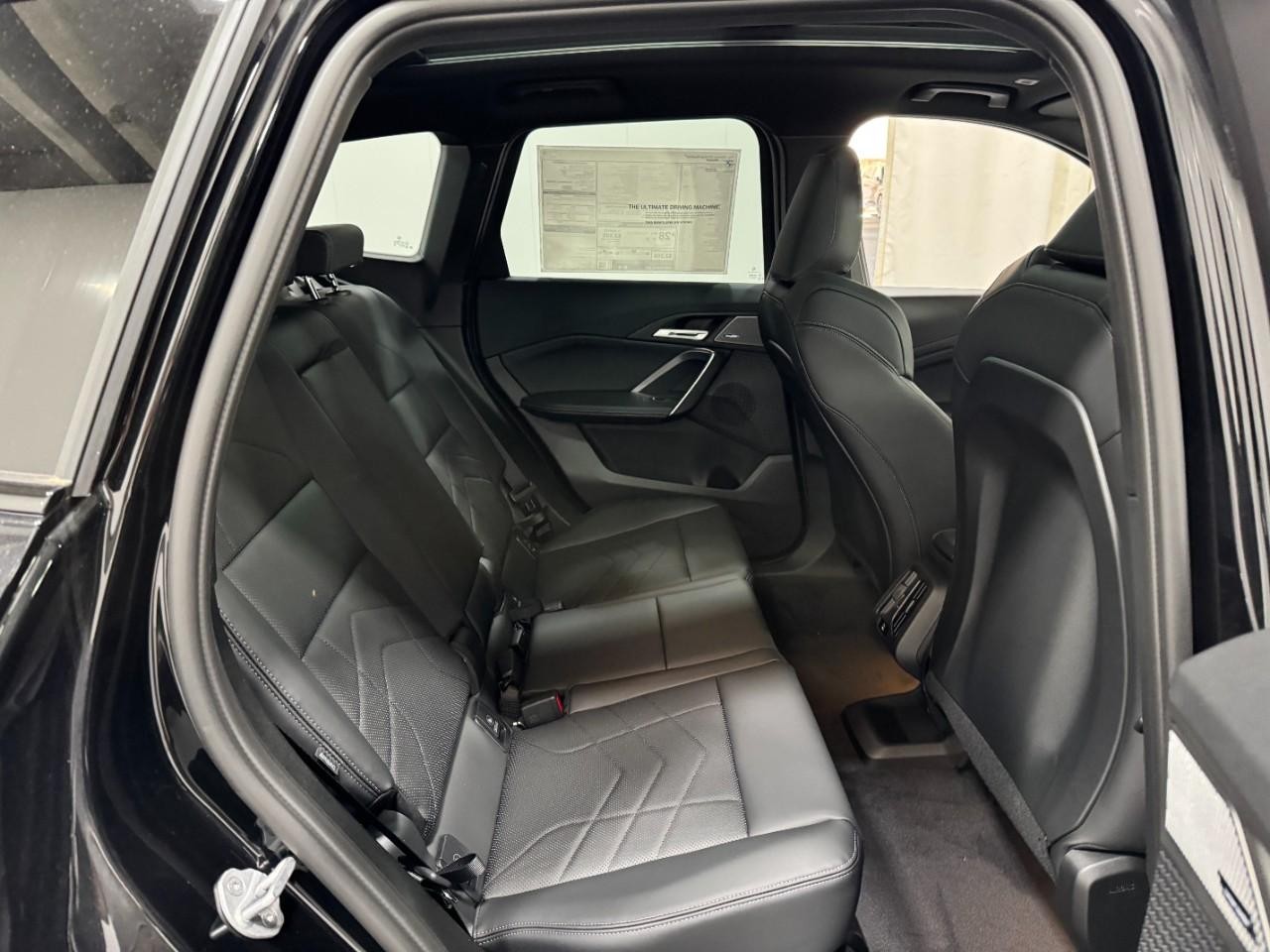 BMW X1 Vehicle Full-screen Gallery Image 10