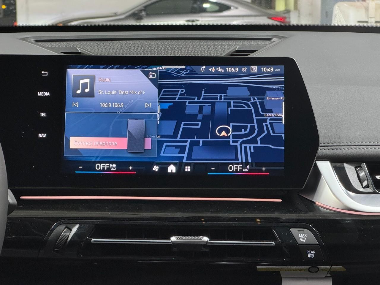 BMW X1 Vehicle Full-screen Gallery Image 14