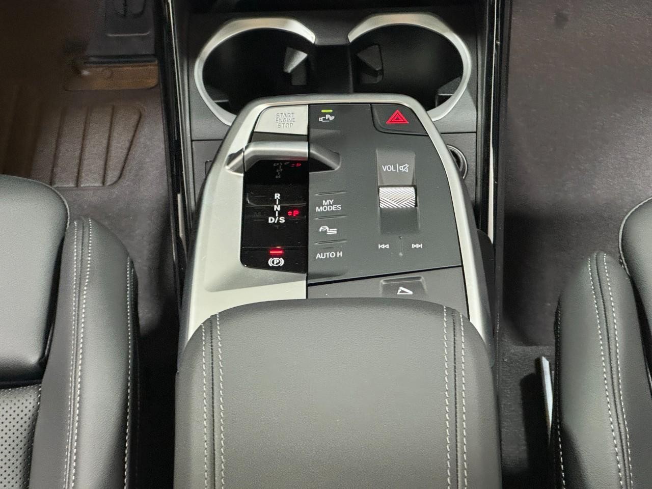 BMW X1 Vehicle Full-screen Gallery Image 15