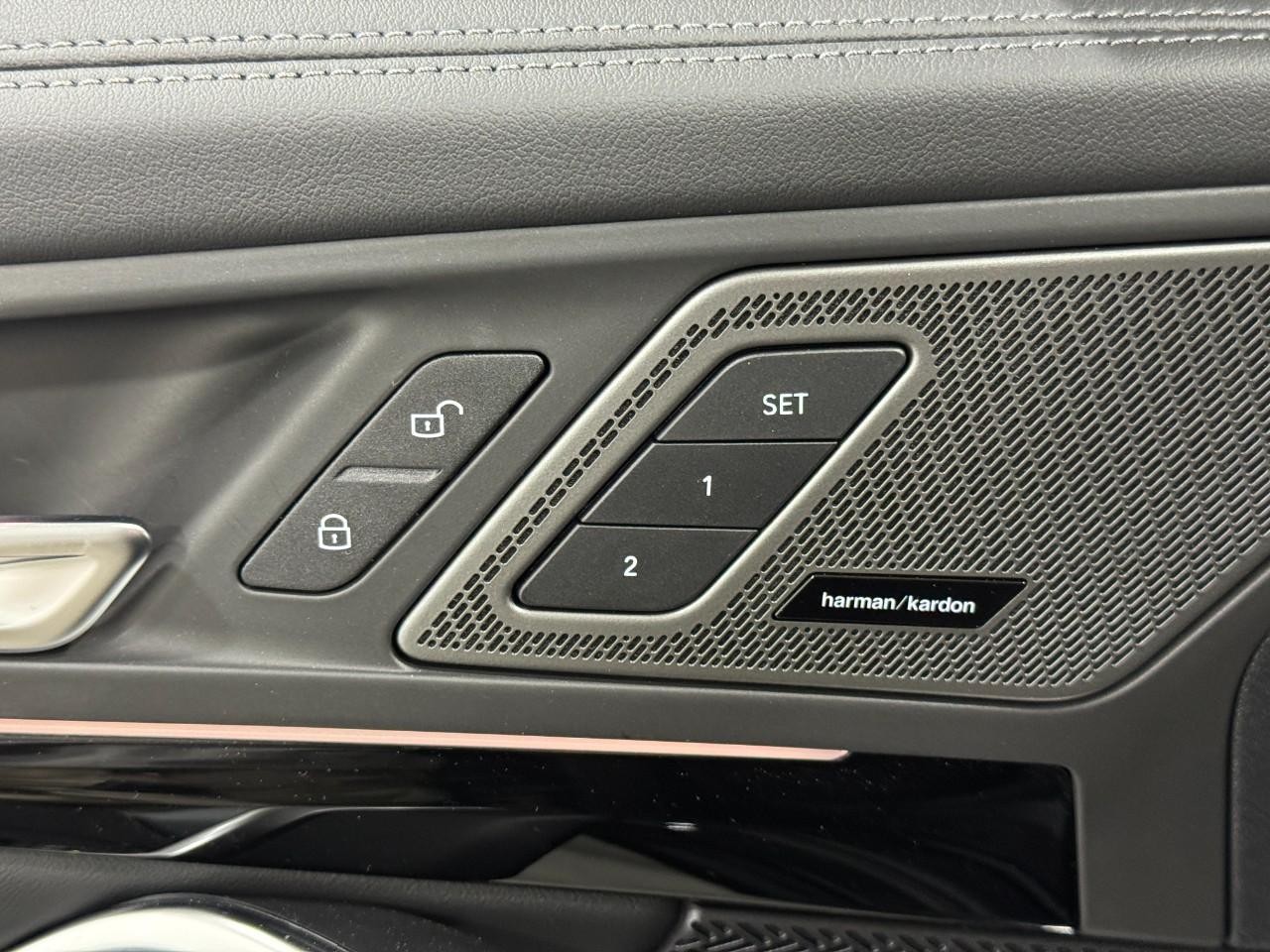 BMW X1 Vehicle Full-screen Gallery Image 22