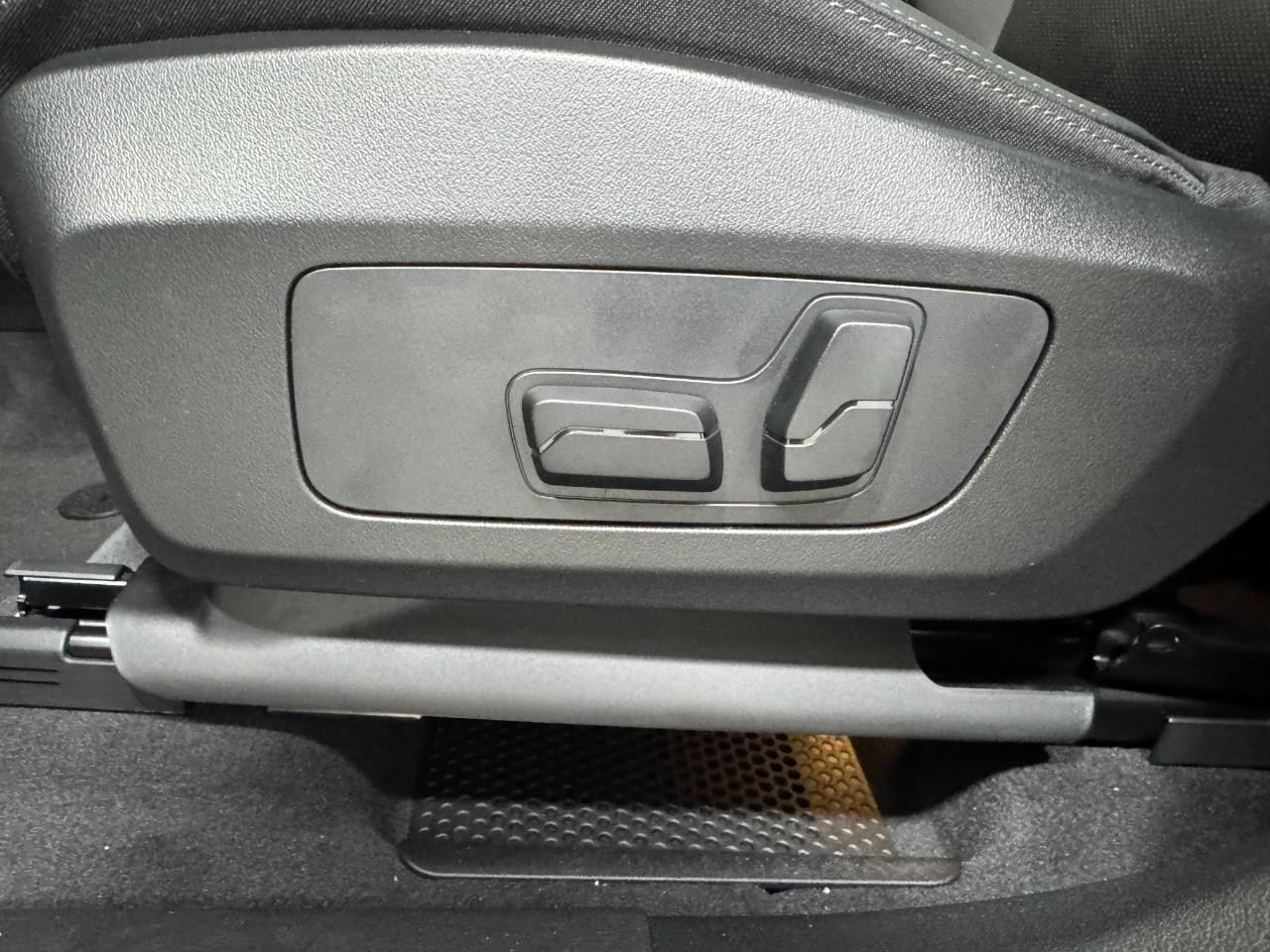 BMW X1 Vehicle Full-screen Gallery Image 27