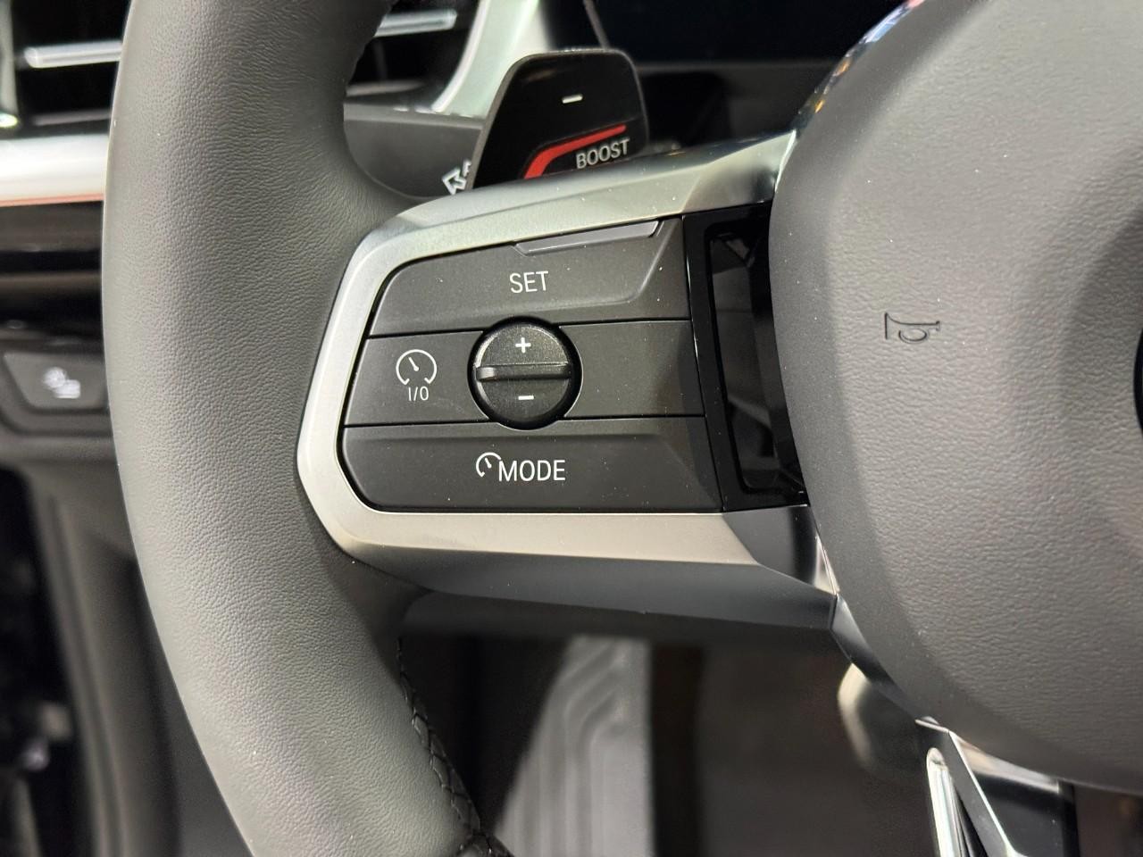 BMW X1 Vehicle Full-screen Gallery Image 29