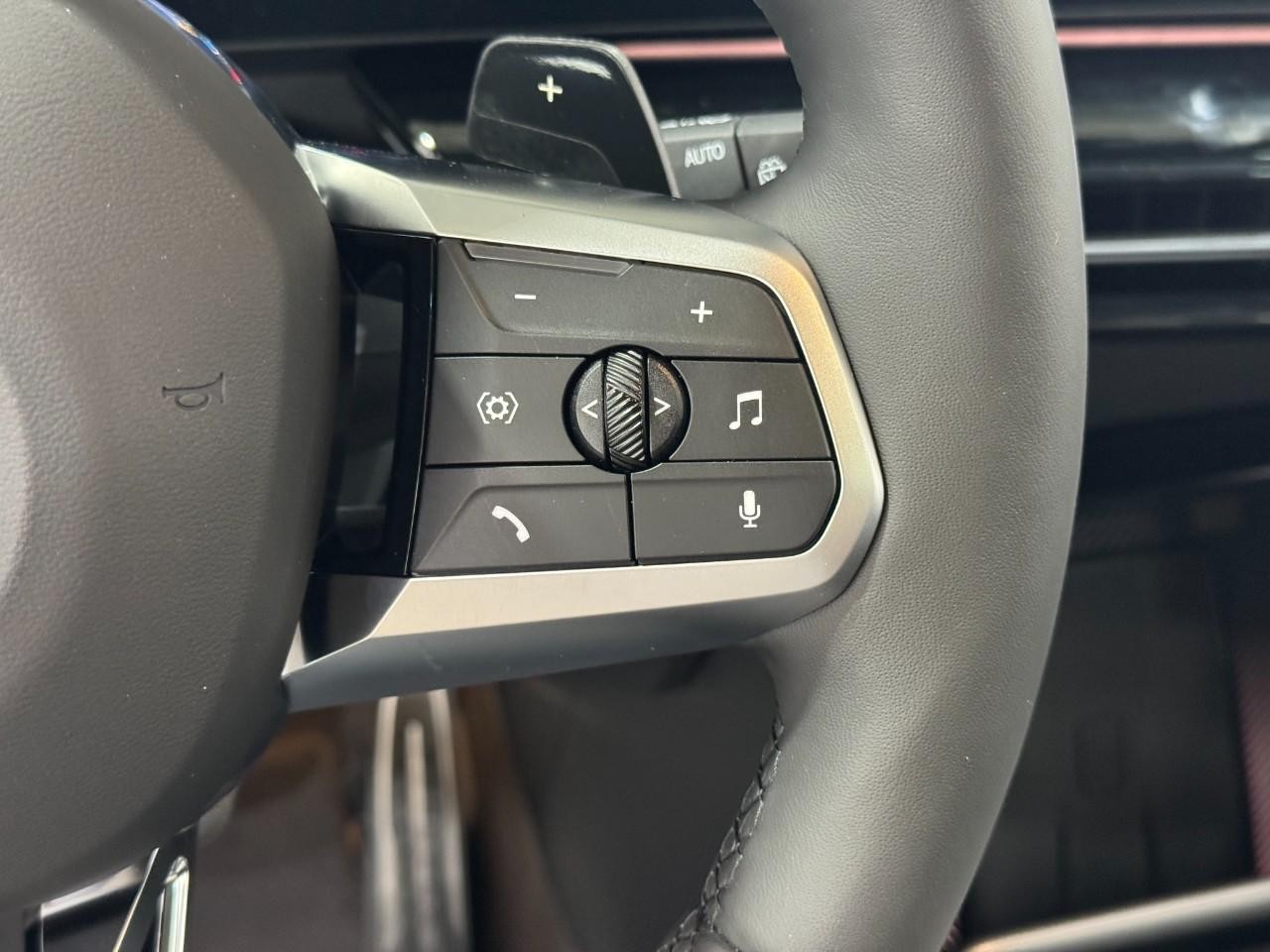 BMW X1 Vehicle Full-screen Gallery Image 30