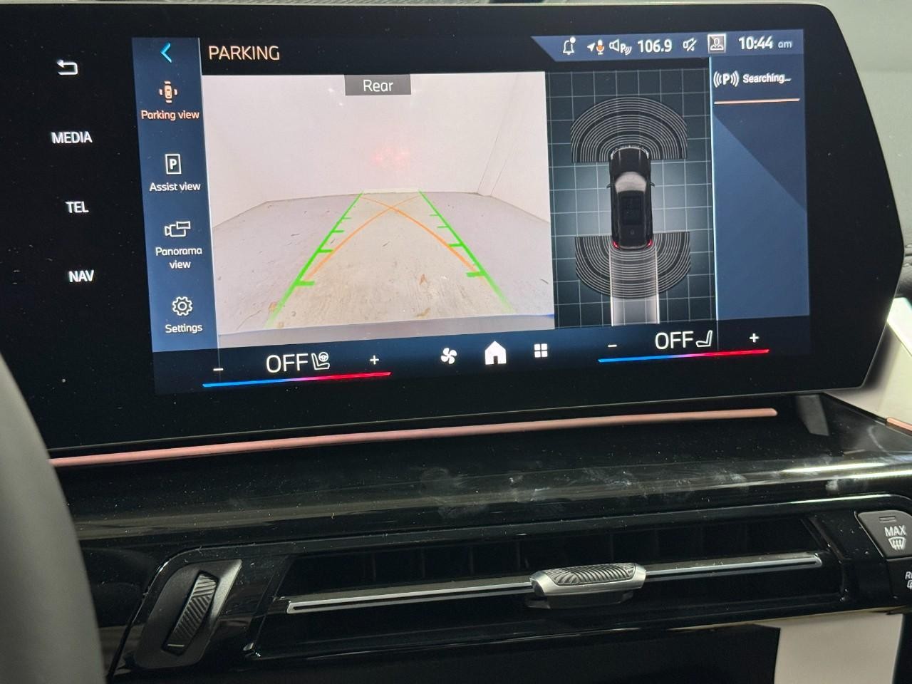 BMW X1 Vehicle Full-screen Gallery Image 32