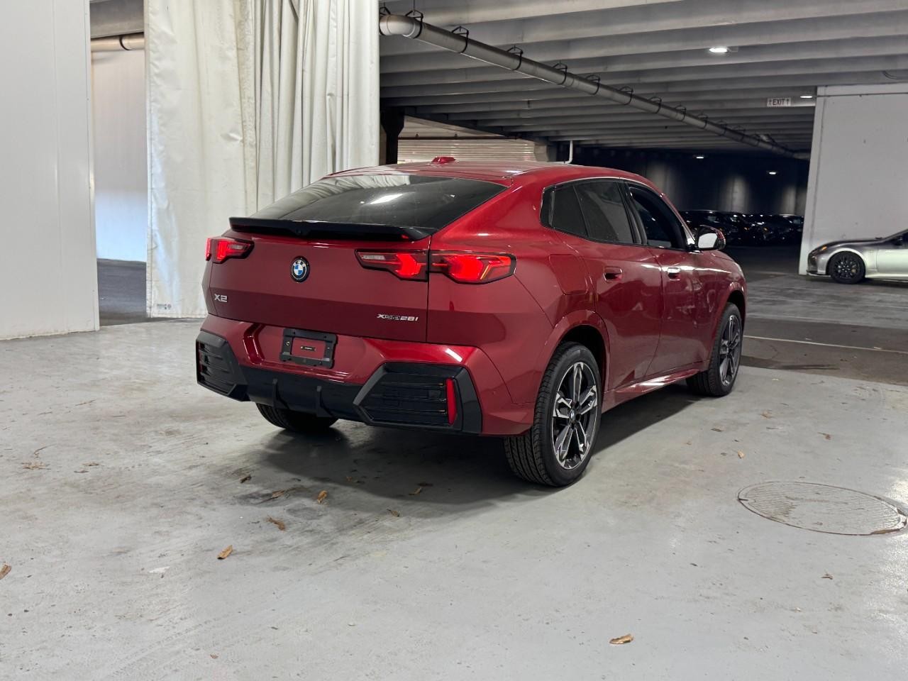 BMW X2 Vehicle Full-screen Gallery Image 4