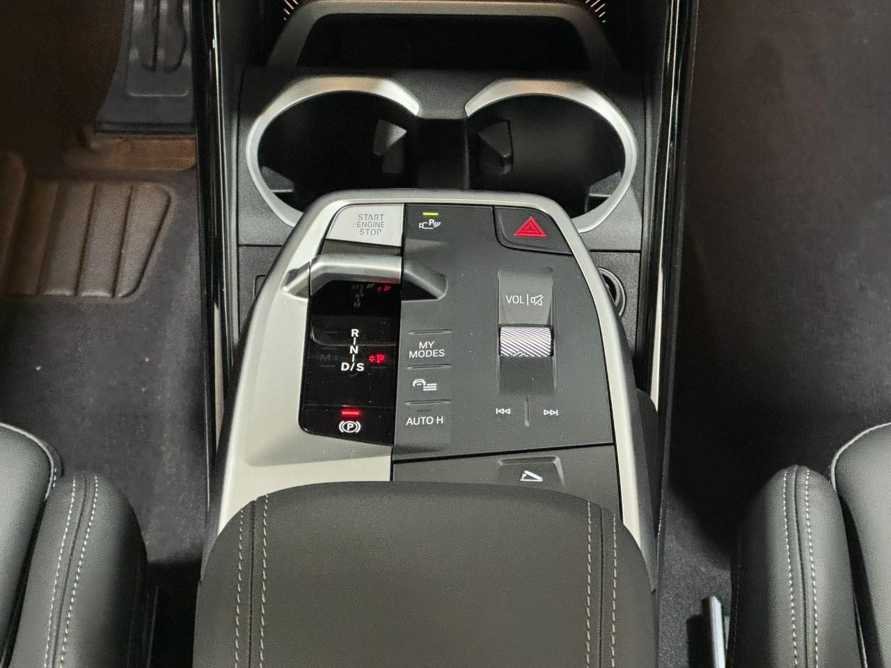 BMW X2 Vehicle Full-screen Gallery Image 15