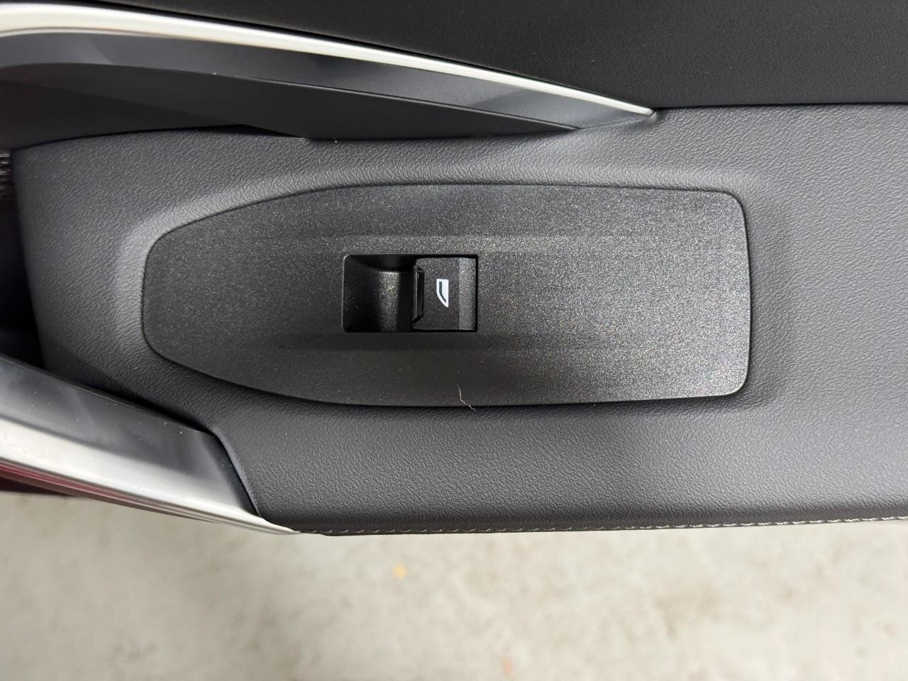 BMW X2 Vehicle Full-screen Gallery Image 21