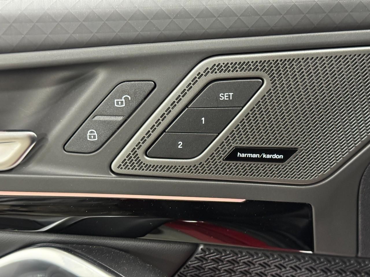 BMW X2 Vehicle Full-screen Gallery Image 22