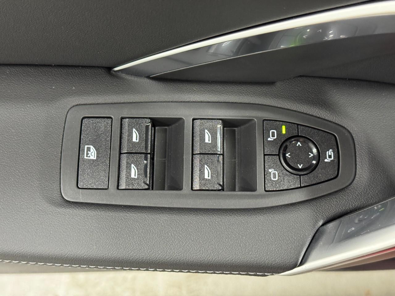 BMW X2 Vehicle Full-screen Gallery Image 23