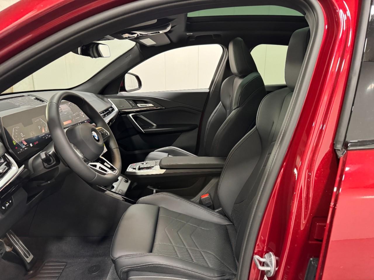 BMW X2 Vehicle Full-screen Gallery Image 25