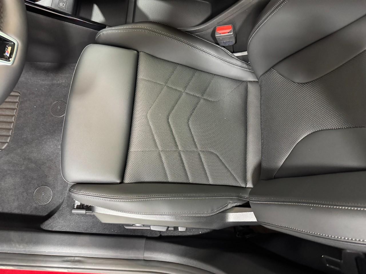 BMW X2 Vehicle Full-screen Gallery Image 26