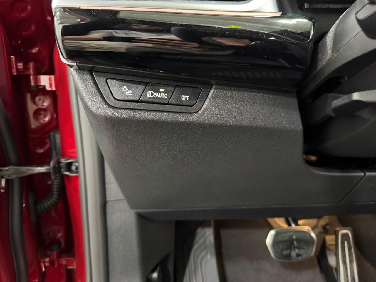 BMW X2 Vehicle Full-screen Gallery Image 28