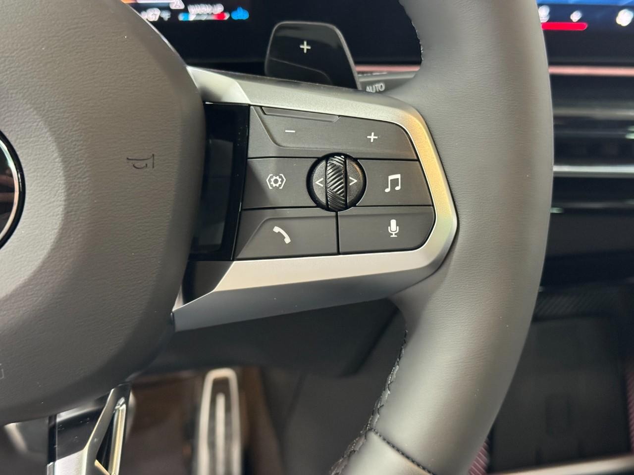 BMW X2 Vehicle Full-screen Gallery Image 30