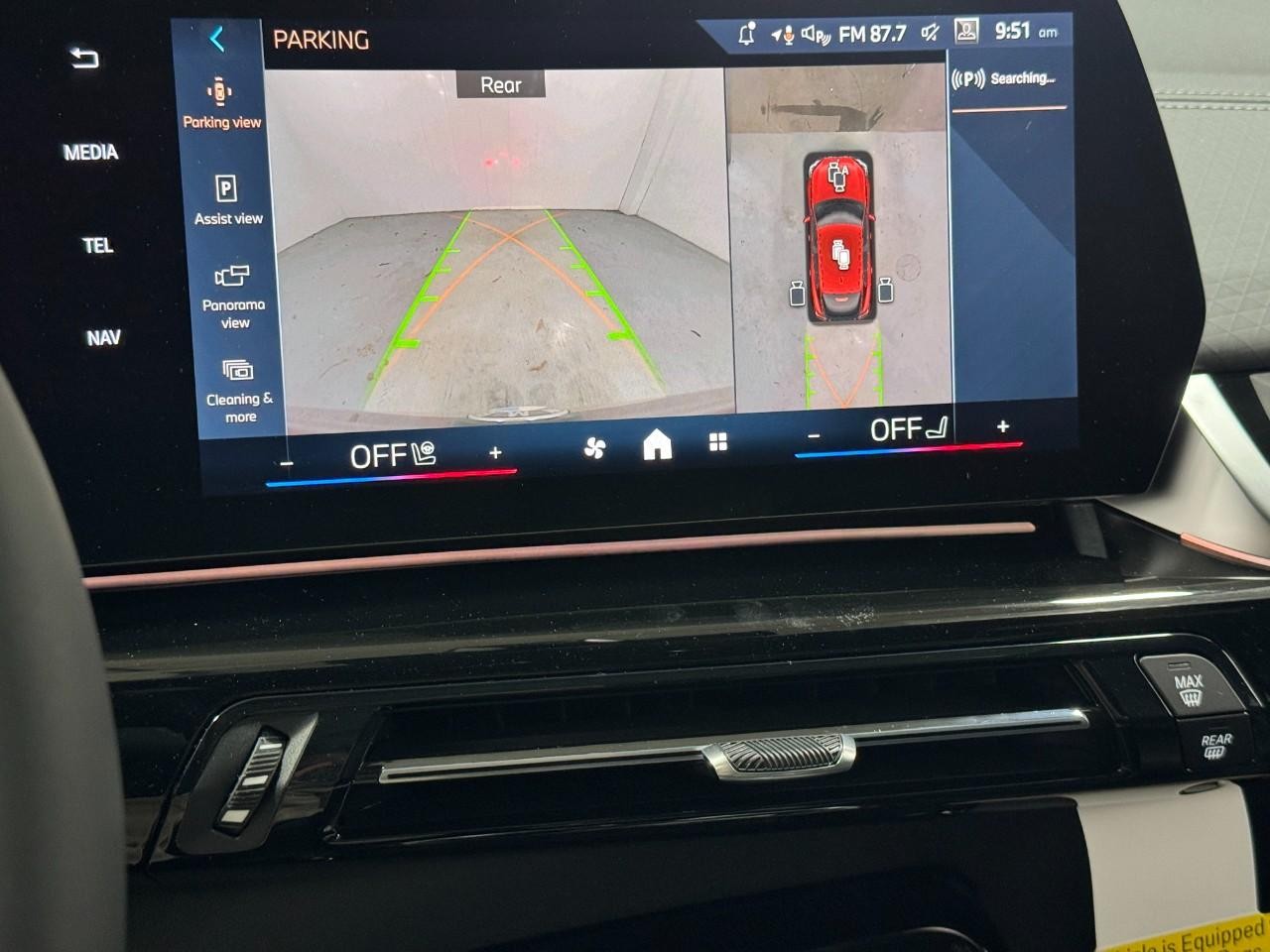 BMW X2 Vehicle Full-screen Gallery Image 32