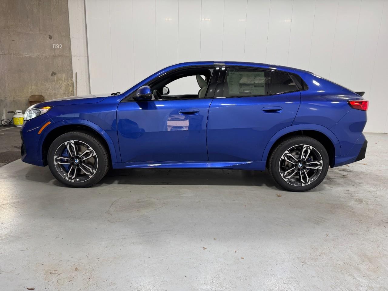 BMW X2 Vehicle Full-screen Gallery Image 2