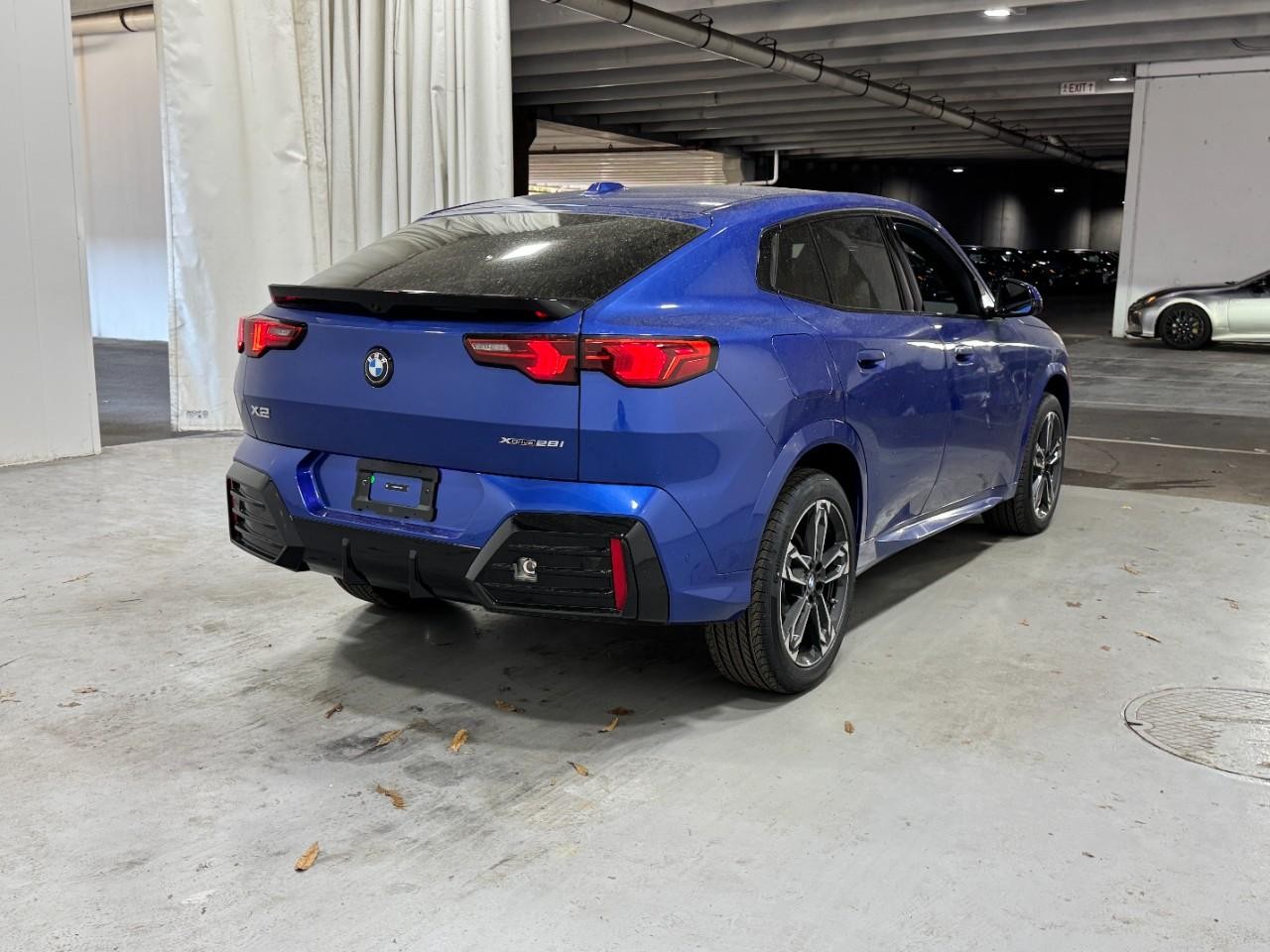 BMW X2 Vehicle Full-screen Gallery Image 4