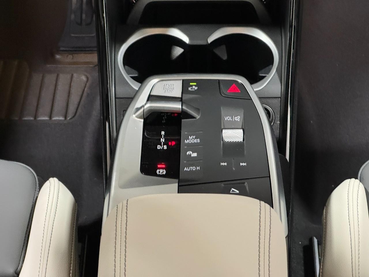 BMW X2 Vehicle Full-screen Gallery Image 15