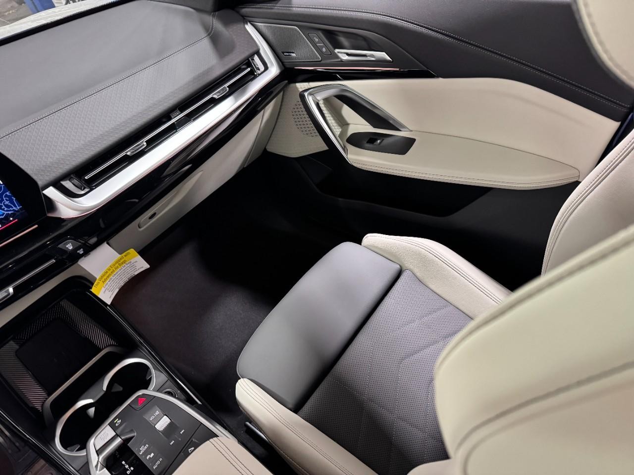 BMW X2 Vehicle Full-screen Gallery Image 16