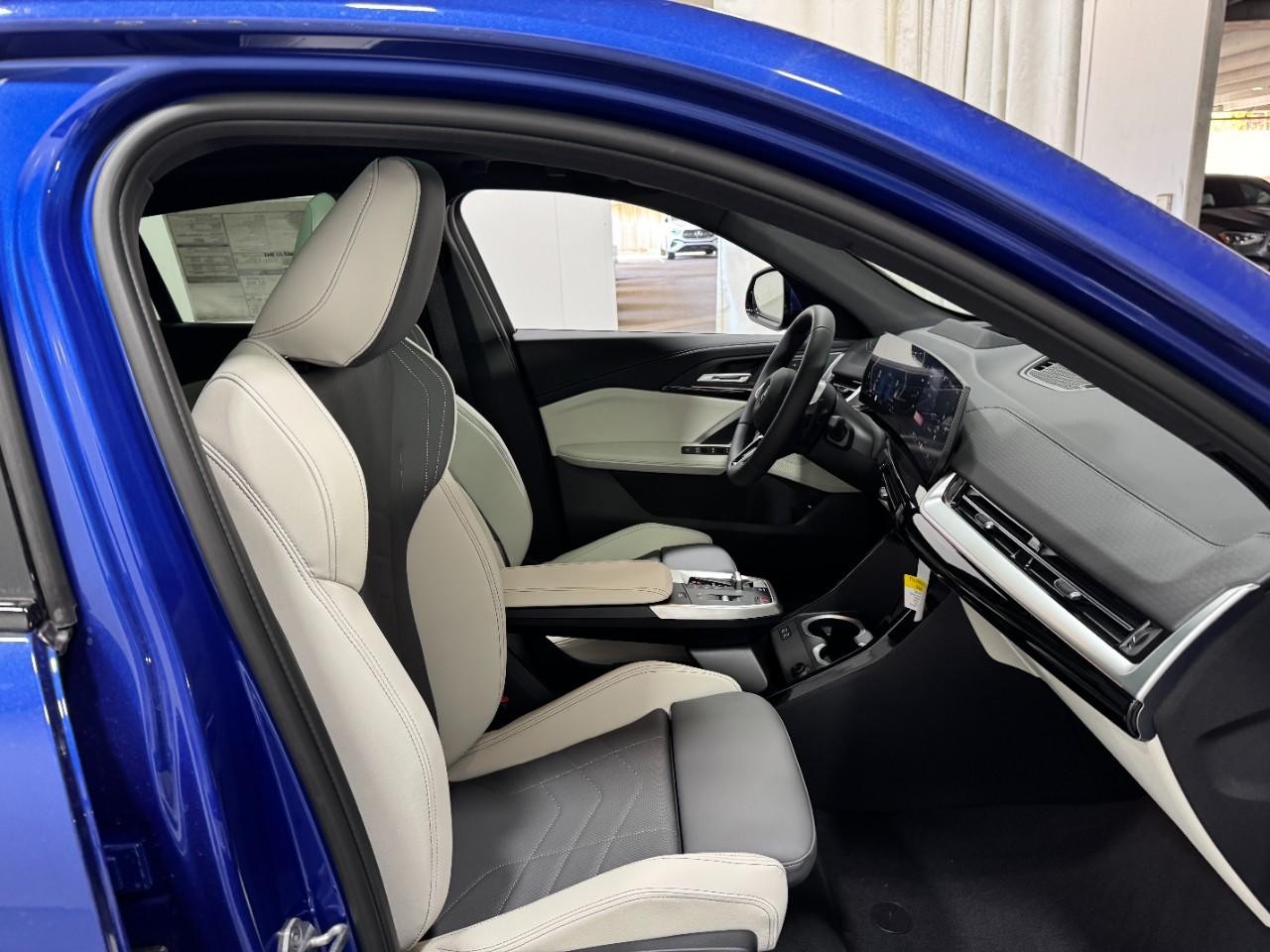 BMW X2 Vehicle Full-screen Gallery Image 17