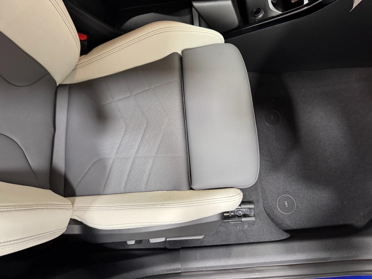 BMW X2 Vehicle Full-screen Gallery Image 18