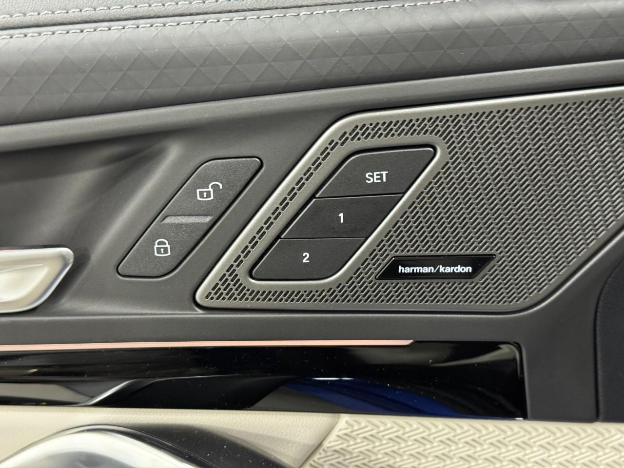 BMW X2 Vehicle Full-screen Gallery Image 22