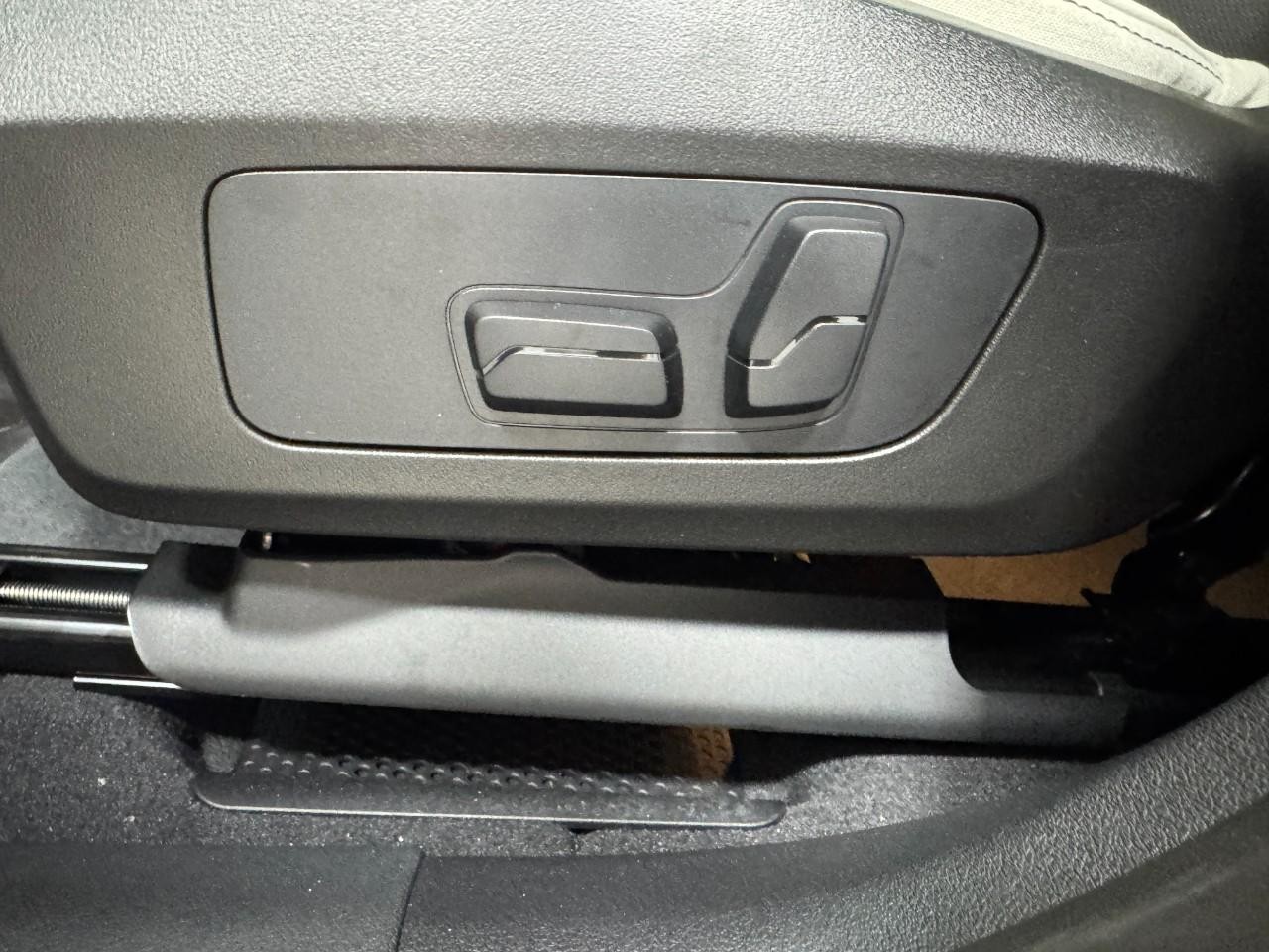 BMW X2 Vehicle Full-screen Gallery Image 27