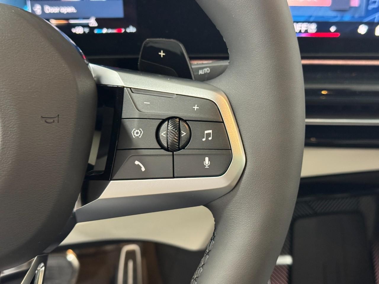 BMW X2 Vehicle Full-screen Gallery Image 30