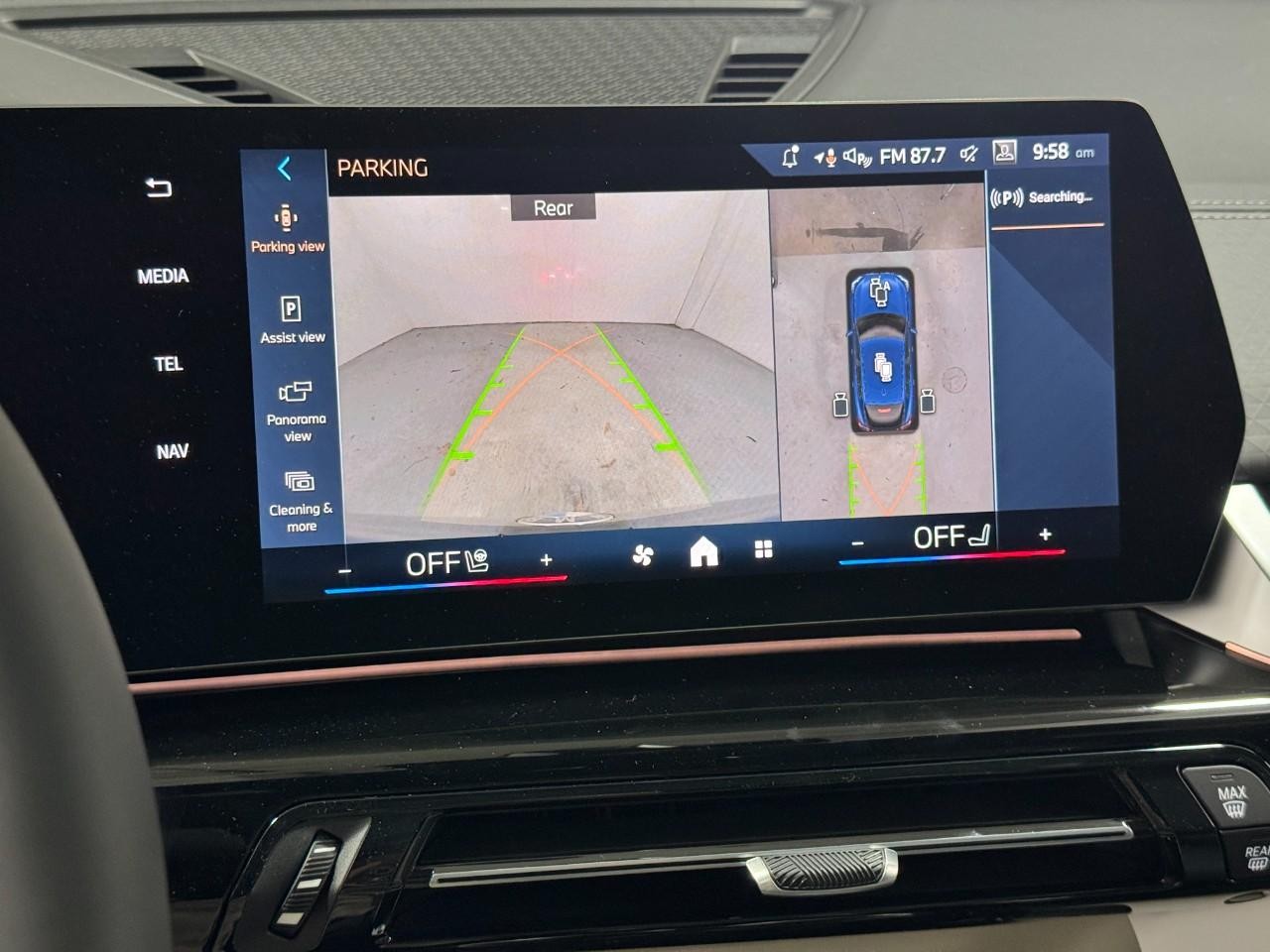 BMW X2 Vehicle Full-screen Gallery Image 32