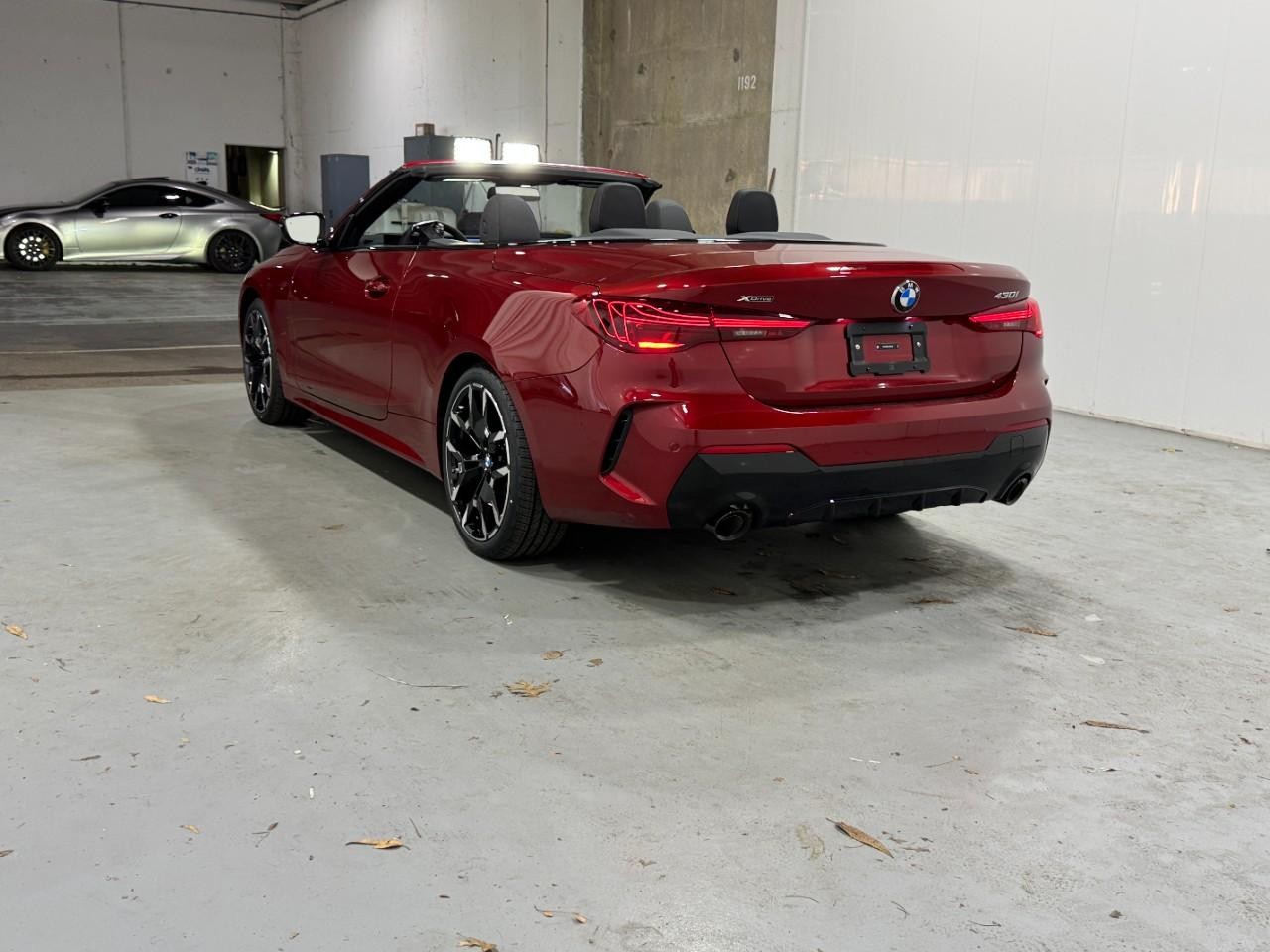 BMW 4 Series Vehicle Full-screen Gallery Image 3