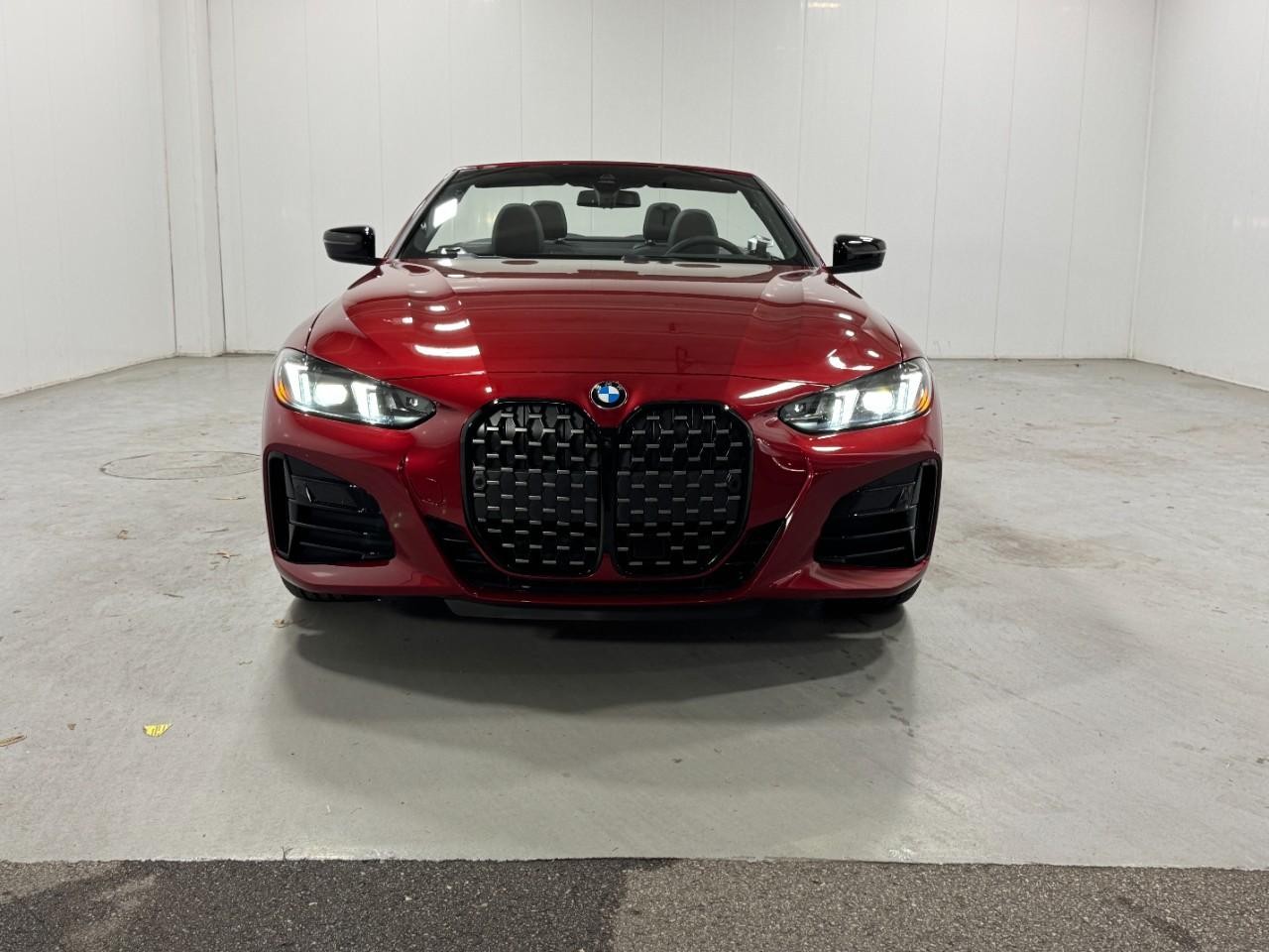 BMW 4 Series Vehicle Full-screen Gallery Image 7