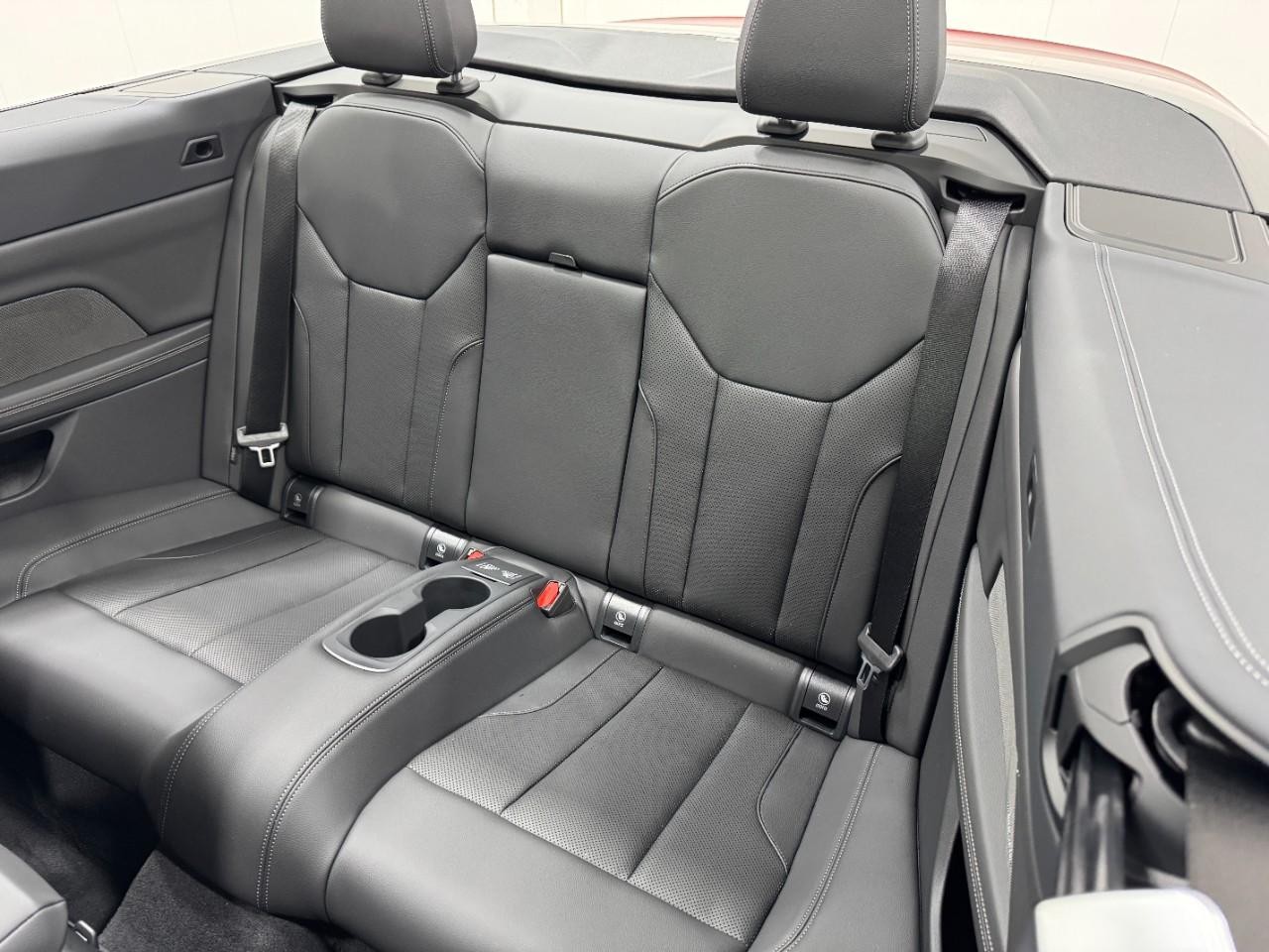 BMW 4 Series Vehicle Full-screen Gallery Image 8