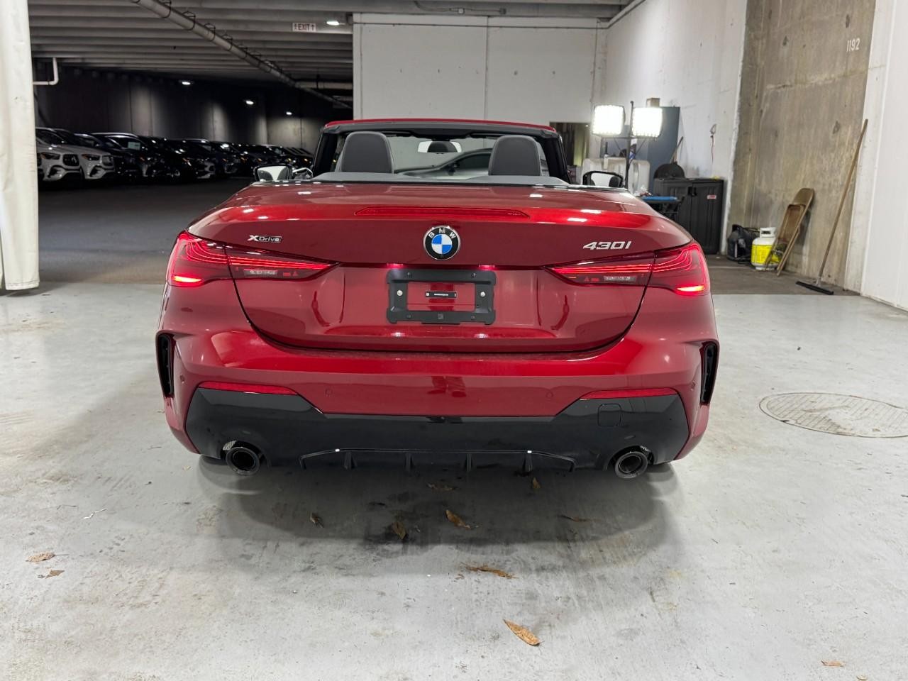 BMW 4 Series Vehicle Full-screen Gallery Image 9