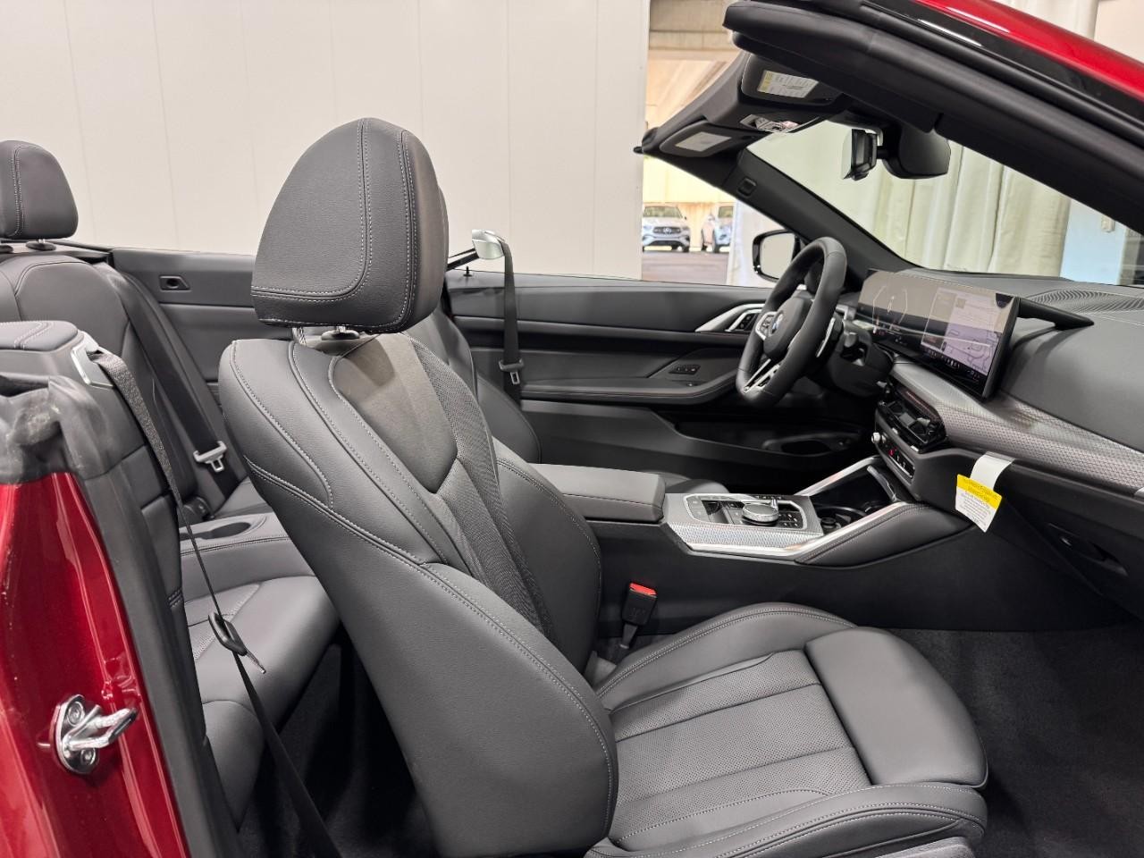 BMW 4 Series Vehicle Full-screen Gallery Image 16