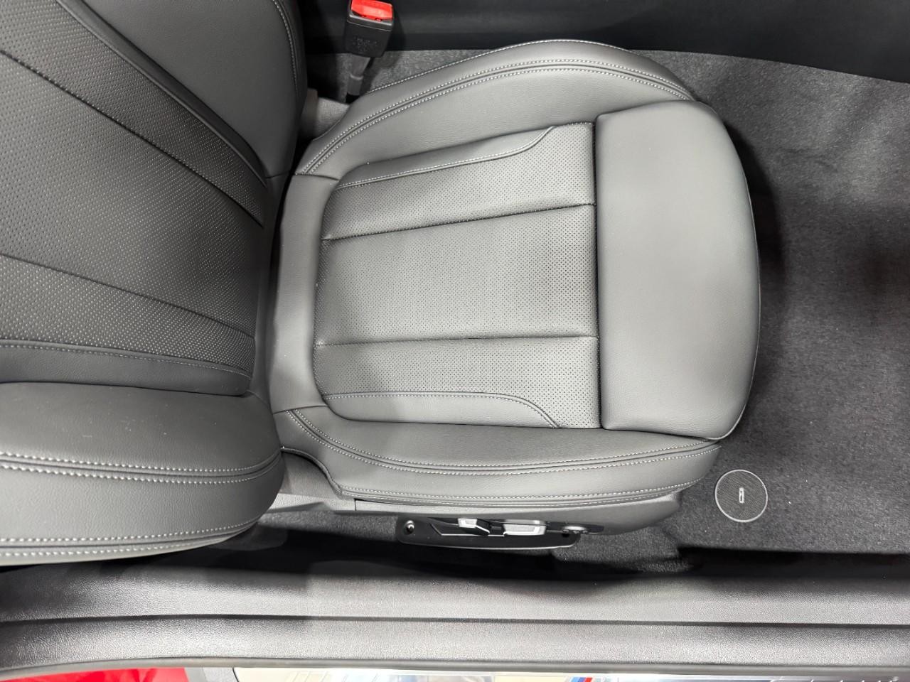 BMW 4 Series Vehicle Full-screen Gallery Image 17