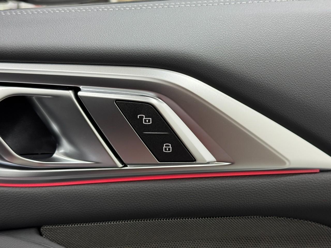 BMW 4 Series Vehicle Full-screen Gallery Image 19