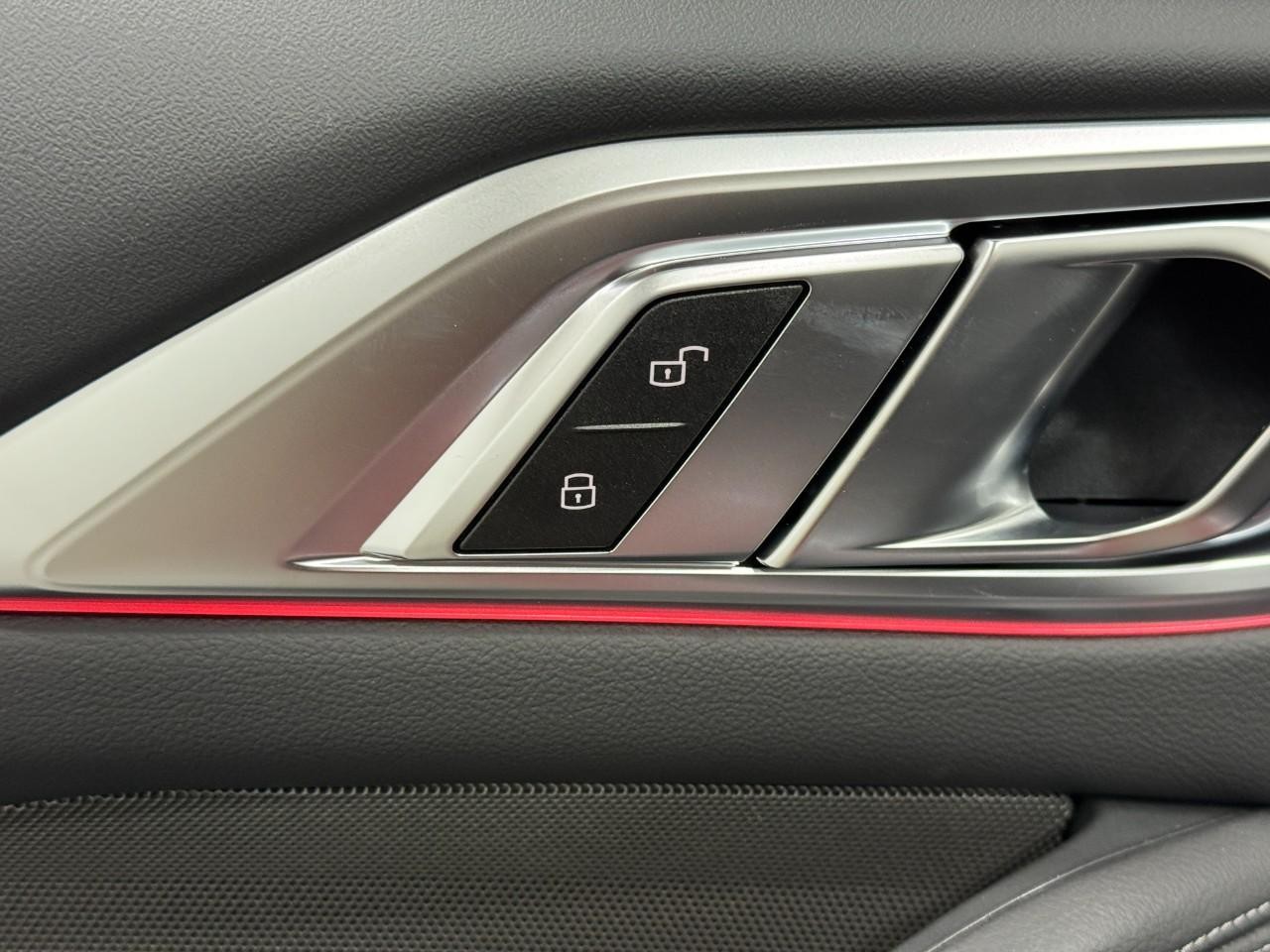 BMW 4 Series Vehicle Full-screen Gallery Image 22