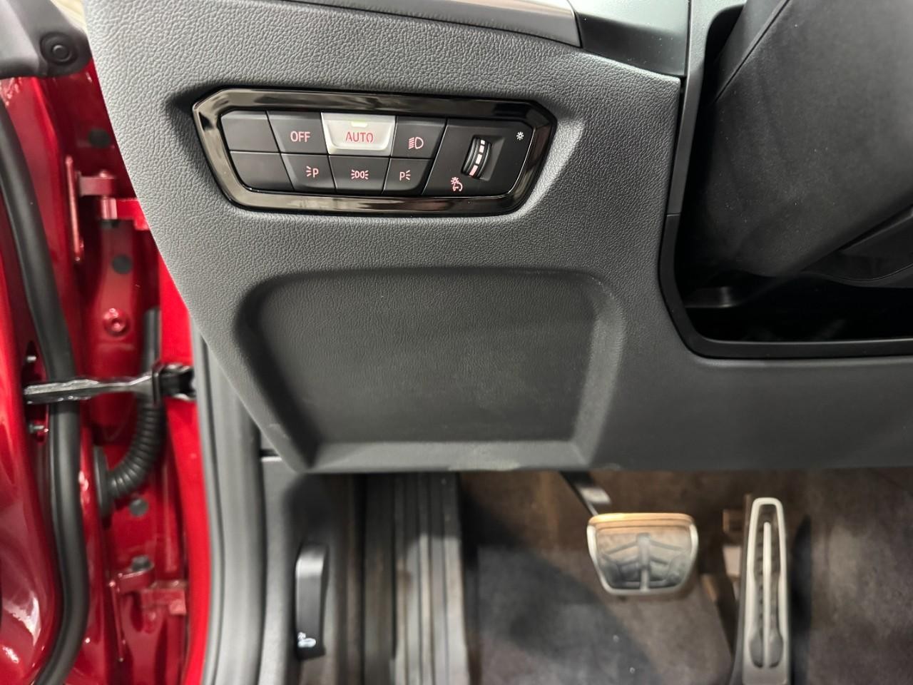 BMW 4 Series Vehicle Full-screen Gallery Image 29