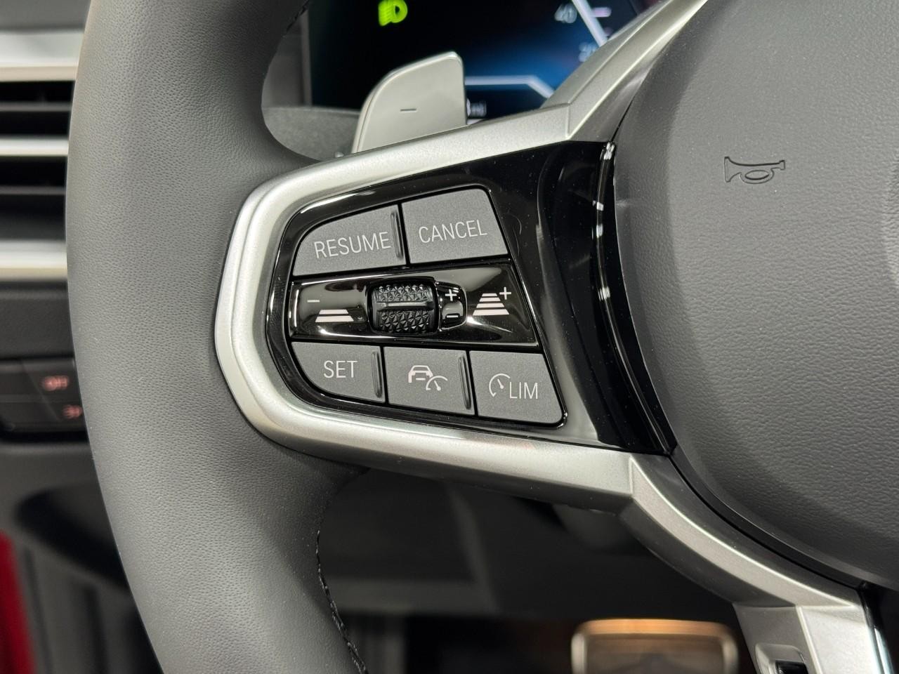 BMW 4 Series Vehicle Full-screen Gallery Image 30