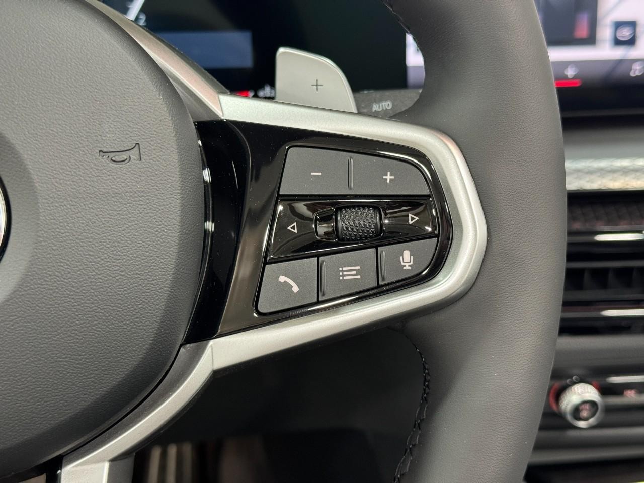 BMW 4 Series Vehicle Full-screen Gallery Image 31