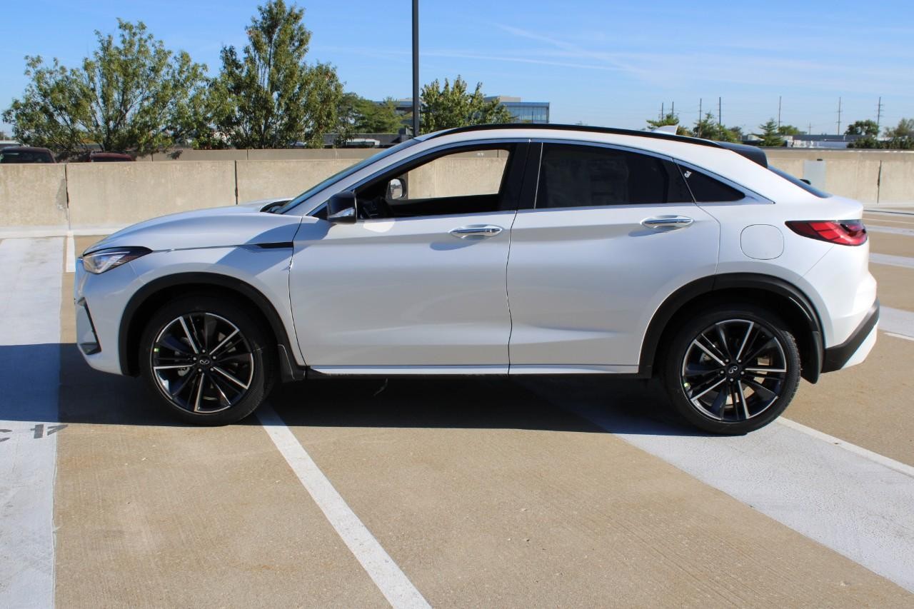 INFINITI QX55 Vehicle Full-screen Gallery Image 2