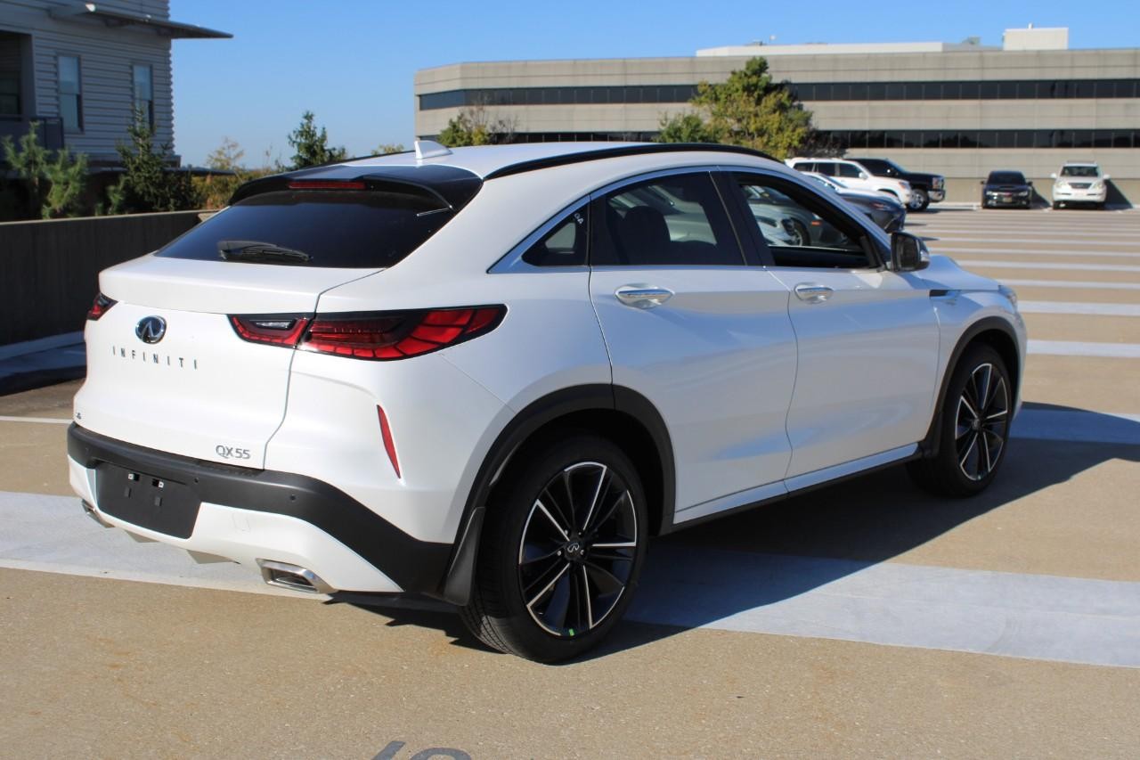 INFINITI QX55 Vehicle Full-screen Gallery Image 4