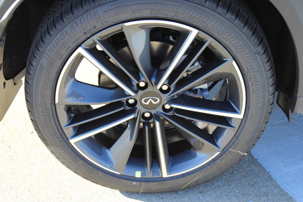 INFINITI QX55 Vehicle Full-screen Gallery Image 5